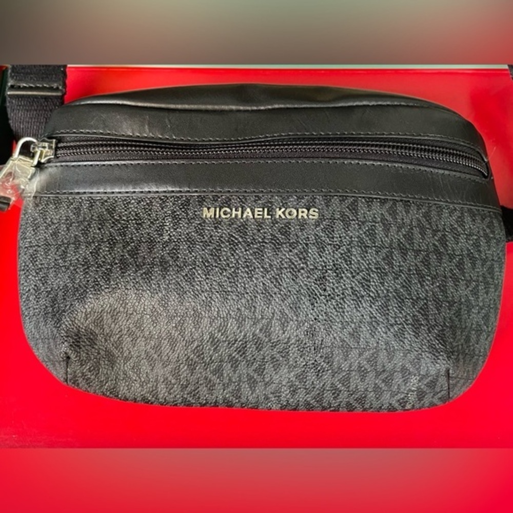 MICHAEL KORS Fanny pack,Michael Kors Black and Gray Signature Belt Bag.